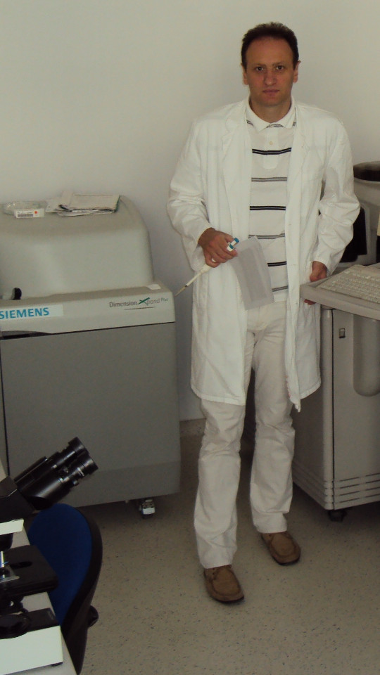 Željko M. Svedružić at work in the wet lab
